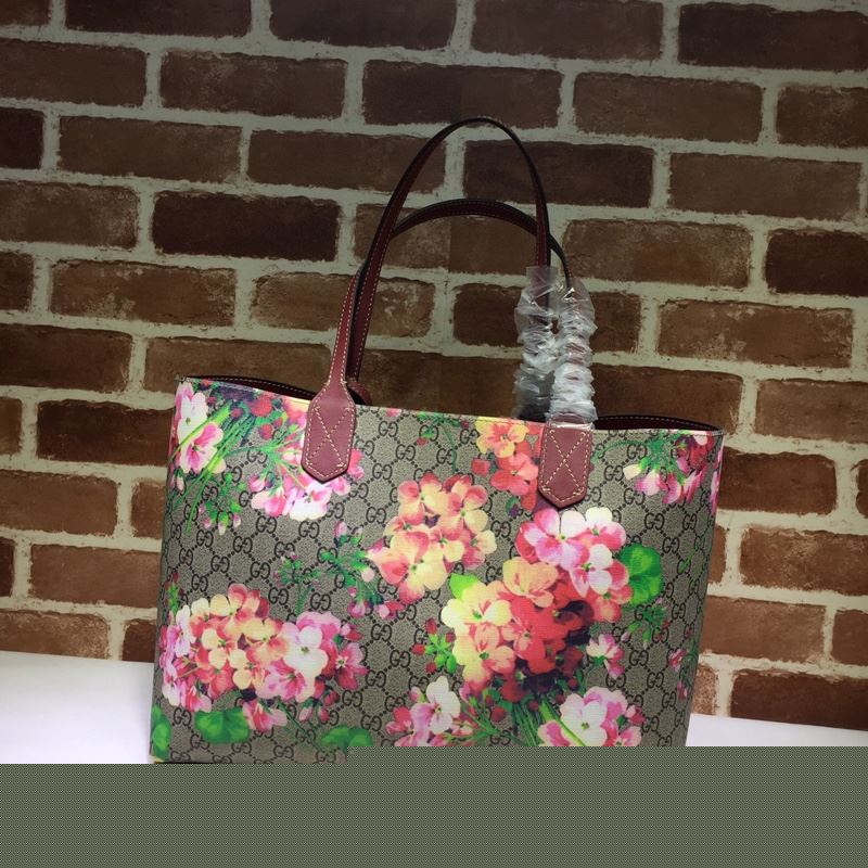 G*u*i shopping bags